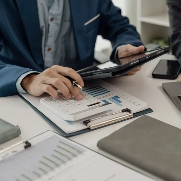 Liquidación de nómina y cierre de contratos